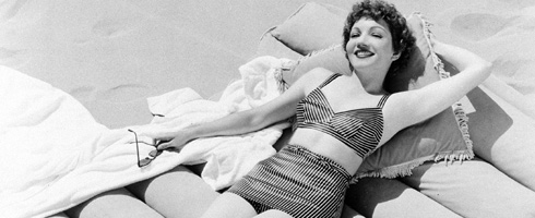 Modelo Bikini años 50. Foto Cortesia de Vogue